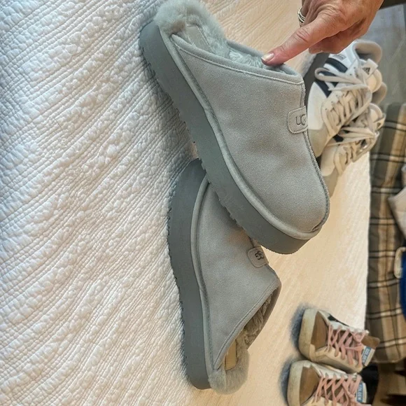 UGG Women's Cozy Gray Slippers - Picture 4 of 7
